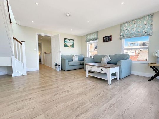 4 bedroom terraced house to rent - Photo 1