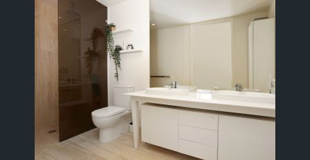 Waterfront Luxury Apartment - Photo 2