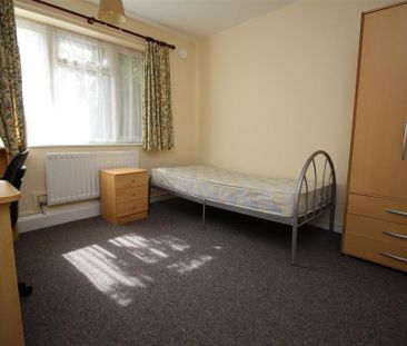 3 bedroom flat to rent - Photo 4