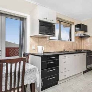 3 Bedroom Family Home - Photo 2