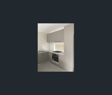 Large 3 Bedroom Townhouse in Great Location - Photo 4