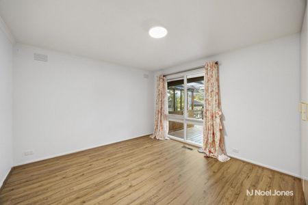 22 Mundara Drive, RINGWOOD - Photo 2