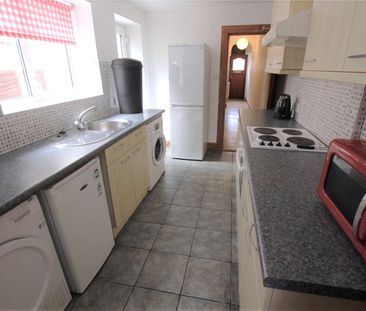 4 bedroom terraced house to rent - Photo 1