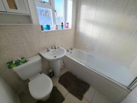 3 bedroom maisonette to rent - Photo 3