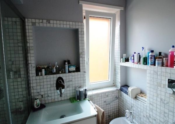 Aventino-S.Saba: Brand new 3 Bedroom, 3 bath, spacious triple living-dining room, modern kitchen, large balconies. Air conditioning, alarm, lots of natural light, located on quiet tree lined street walking distance to all services, metro, FAO. Ref 2057