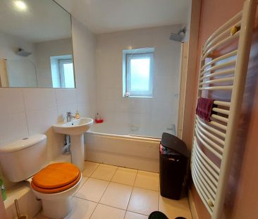 1 bedroom in a flat share to rent - Photo 5