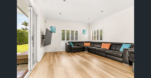 Executive 5-Bedroom Family Home in Fig Tree Pocket! - Photo 1