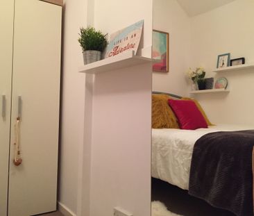 Central Location - All Female House - Photo 3