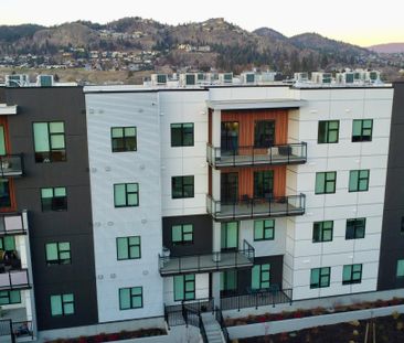 Upscale Corner 1 bdrm + den Condo near Downtown - Photo 4