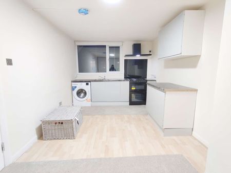 Room in a Shared House, Raymead Avenue, CR7 - Photo 4