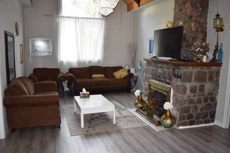 For Lease - 16 Albert Street, Wasaga Beach, Ontario - Photo 4
