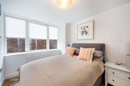 A beautifully appointed two bedroom apartment with a private terrace, in the heart of Chester - Photo 4