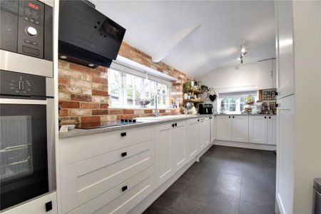 3 bedroom detached house to rent - Photo 5