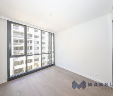 Brand New Designer Two Bedroom Apartment in Luna - Green Square - Photo 5