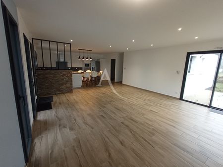 Location Maison 4 pièces 116m² - Photo 2