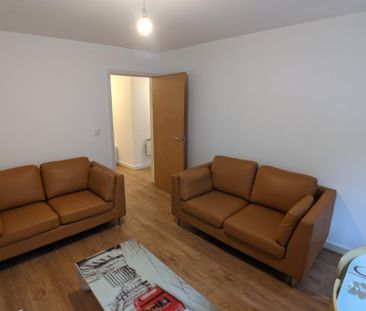 3 bedroom flat to rent - Photo 4