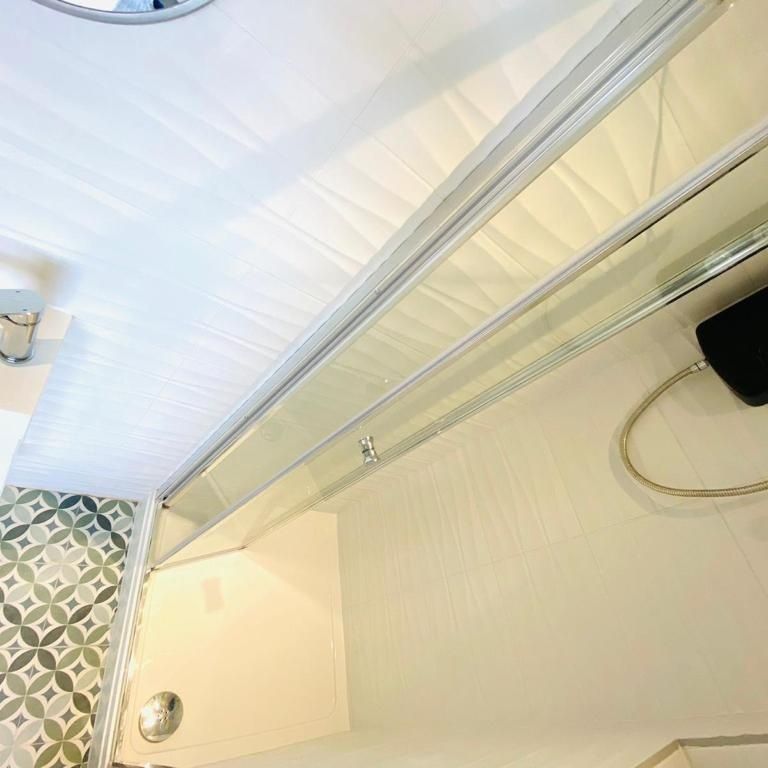 Room in a Shared Flat, Larbert Road, SW16 - Photo 1
