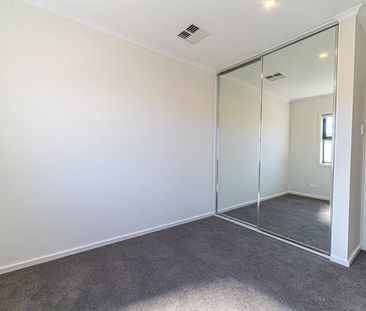 48 Arnold Close, Findon - Photo 3
