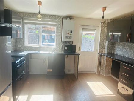 2 bedroom terraced house to rent - Photo 3