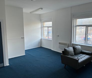 8 St John's Road, Huddersfield, HD1 - Photo 1