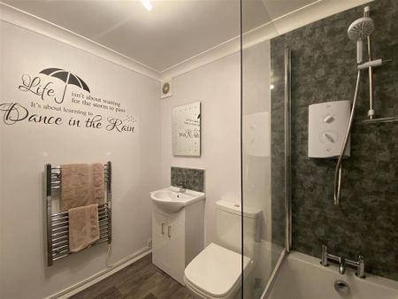 2 bedroom flat to rent - Photo 5