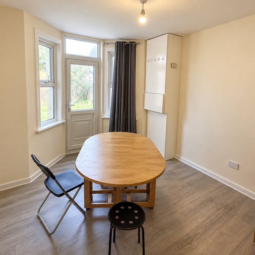 2 Bed Flat, Romford Road, E12 - Photo 1