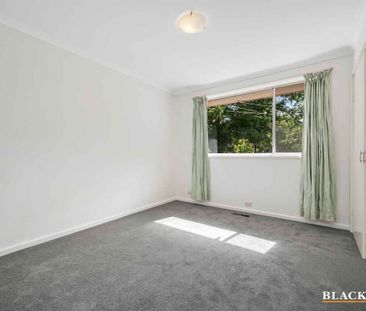 Family Home, great location, in picturesque surroundings - Photo 4