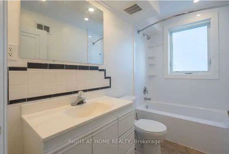 For Lease - 21 Thomson Street Unit# Main floor, Barrie, Ontario - Photo 3