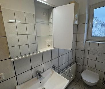 Kernsanierte 2-Zi-Wohnung mit neuer EBK in ruhigem Hinterhof mitten... - Foto 1