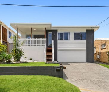 Captivating Family Home in the Heart of Southport - Photo 2