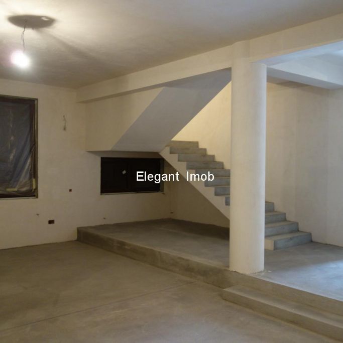 Vila cu suprafata de 550 mp si 13 camere in Paradisul Verde - Fotografie 1