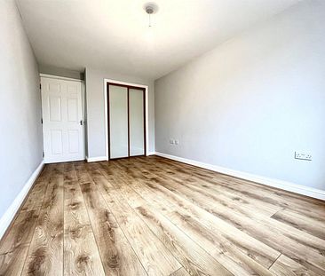 2 Bedroom Flat - Purpose Built To Let - Photo 2