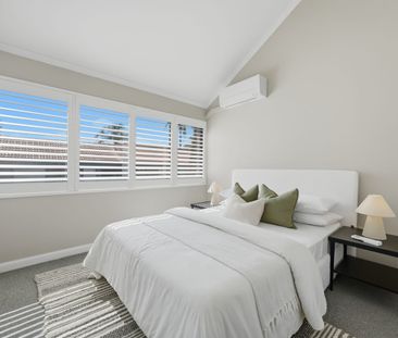 Spacious 4-Bedroom Townhouse in Gladesville with Double Garage - Photo 6