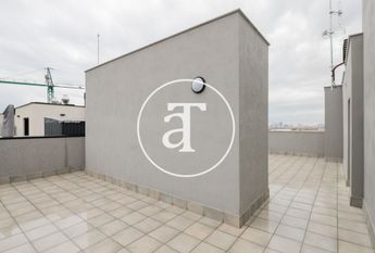 Penthouse apartment for rent with 3 bedrooms, balcony, terrace and 2 bathrooms in Badalona