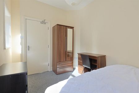 3 bedroom Student Flat to rent in St Georges Terrace, Jesmond, Newcastle Upon Tyne - Photo 5