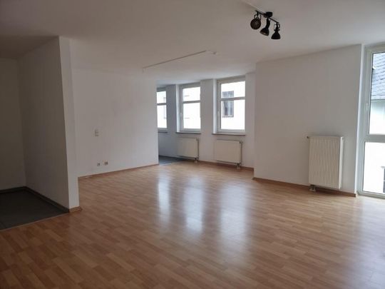 Großzügige Zweiraumwohnung mit Einbauküche! - Foto 1