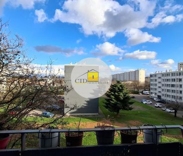 Location Appartement 4 pièces 70m² ST PRIEST 69800 - Photo 2