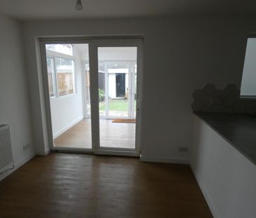 3 bedroom semi-detached house to rent - Photo 5