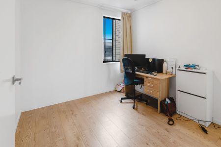 COMPLEX LIVING!!! Amazing Three (3) bedroom Townhouse in the Paddington Terraces complex - Photo 4