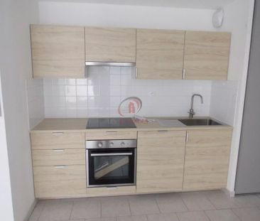 Location Appartement 3 pièces 51m² SIX FOURS LES PLAGES 83140 - Photo 4