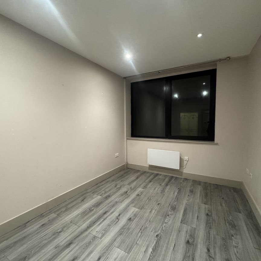 Quilters Way, Aylesbury, Stoke Mandeville - Photo 1