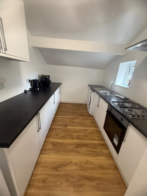 1 bedroom in a flat share to rent - Photo 1