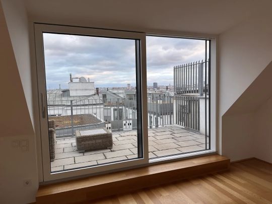 1060! Schöne 4-Zimmer DG-Maisonette mit Terrasse und Balkon nahe Mariahilfer Straße! - Photo 1