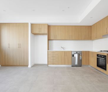 Near new, 2 bedroom apartment available - Photo 1