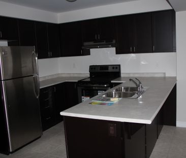 For Lease - 158 West Oak Trail, Kitchener, Ontario - Photo 4