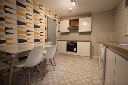 3 bedroom apartment to rent - Photo 5