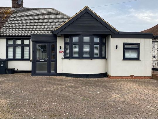 1 bedroom in a house share to rent - Photo 1