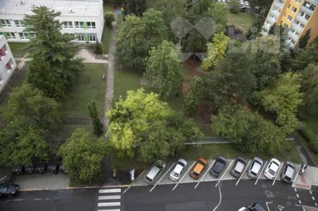 k pronájmu světlý byt 3+1 s prosklenou lodžií a úchvatným panoramatickým výhledem na celou Prahu. - Photo 5