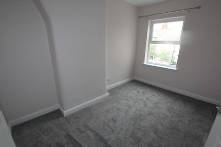 2 Bedroom HOUSE, Deeside - Photo 4