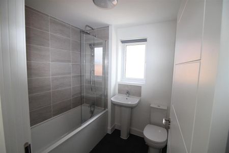 4 bedroom detached house to rent - Photo 5